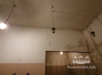 Смыть, очистить стены и потолок от побелки и остатков краски 110 кв.м.
