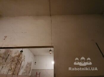 Смыть, очистить стены и потолок от побелки и остатков краски 110 кв.м.