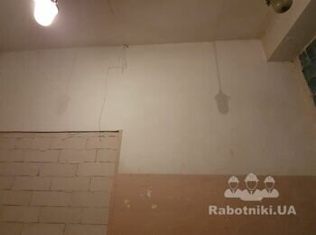 Смыть, очистить стены и потолок от побелки и остатков краски 110 кв.м.