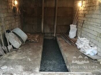 Стяжка в гараже плюс отмостка
