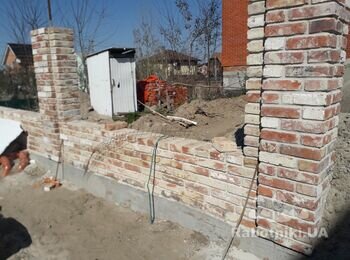 Положить керпич забор розшивка под трубку