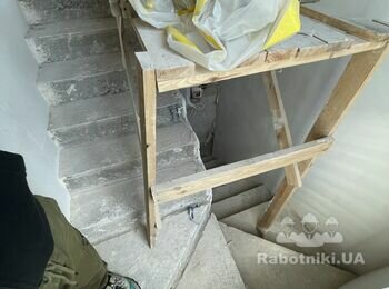 Оздоблення бетонних сходів деревом. Під ключ.