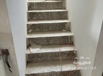 Оздоблення бетонних сходів деревом. Під ключ.