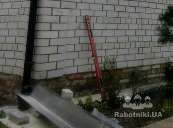 Требуется облицевать плиткой цоколь дома.