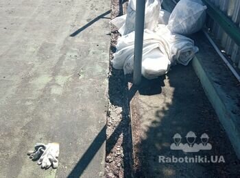 Монтаж лінійного водовідведення на тенісному корті