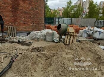 Для ускорения кладки нужно бригада каменщиков в подмогу