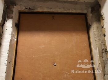 Укіс вхідних дверей