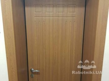Укіс вхідних дверей