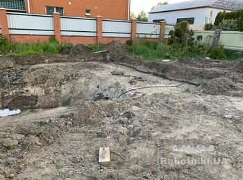 Облаштування чаші ставка, посилення берегів мішками з піском