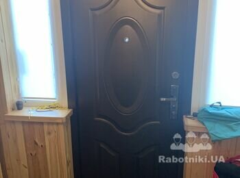 Зробити відкоси та підфарбувати фасад після демонтажу-монтажу дверей