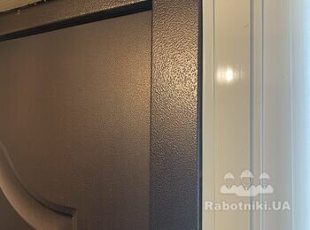 Зробити відкоси та підфарбувати фасад після демонтажу-монтажу дверей