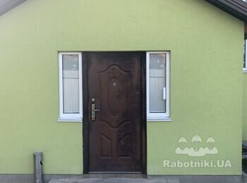 Зробити відкоси та підфарбувати фасад після демонтажу-монтажу дверей