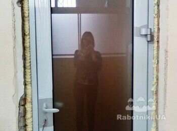 Нужны мастера сделать откосы и покрасить стены