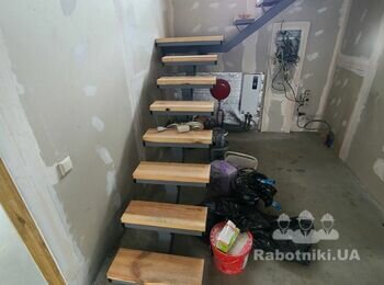 Дерев'яна яная сходи