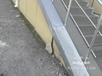 Переложить плитку на лестнице при в входе в помещение