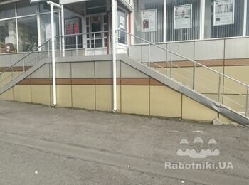 Переложить плитку на лестнице при в входе в помещение