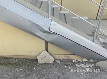 Переложить плитку на лестнице при в входе в помещение