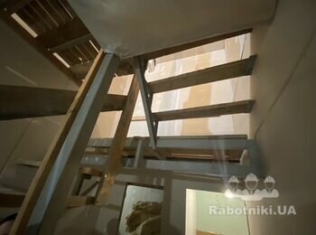 Обшить деревом лестницу на металокаркассе
