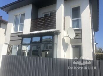 Встановити вітрову планку на дах