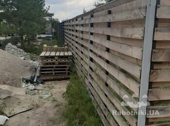 Монтаж и реставрация деревянного забора типу "Шахматка "