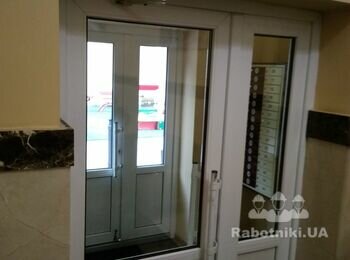 Ремонт холла жилого дома , высота потолка 4 метра.