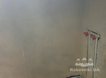 Укладка плитки в санузле.
