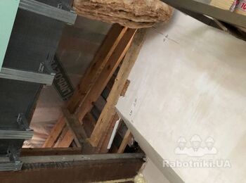 Выполнить монтаж чердачной лестницы