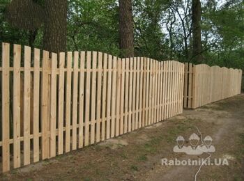 Установка самого простого деревянного забора (штакетник) под ключ.
