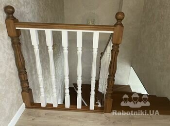 Изготовление деревянных перил в частном доме