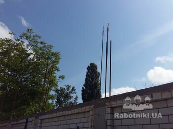 Сделать опалубку и залить столбики навеса
