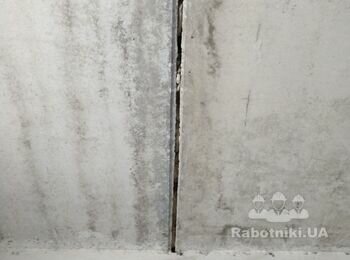 Выровнять потолки шпаклевкой, под покраску