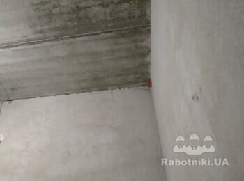 Выровнять потолки шпаклевкой, под покраску