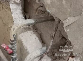 Нужно переварить вход хол. гар.воды в квартиру до счетчиков !