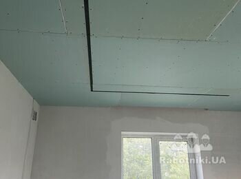 Нанести стартовую штукатурку, на потолок 80кв