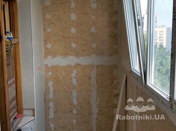 Шпаклевка стен и потолка на балконе под покраску