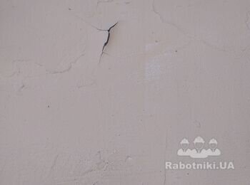 Частковий ремонт фасаду і часткова заміна пластикової вагонки.