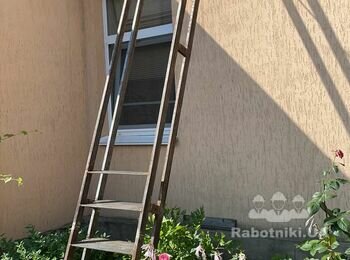 Доварить лестницу (ступени), доложить секционный забор