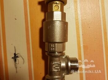 Спаковать фитинги на отрезке холодного водопровода (Нивки)