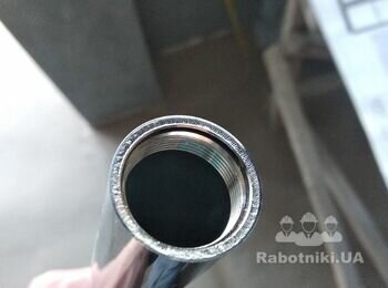 Обрізать стійку тропічного душа