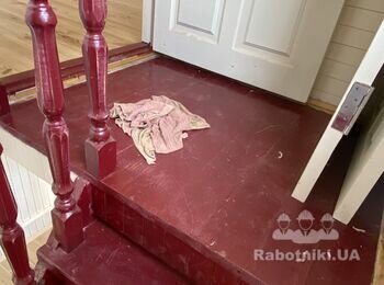 Циклевать лестницу, вскрыть лаком