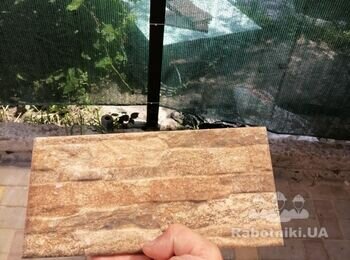 Укладка керамогранитной плитки на цоколя дома