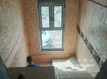 Обшити ясенем чорнову дерев'яні сходи на мансарду