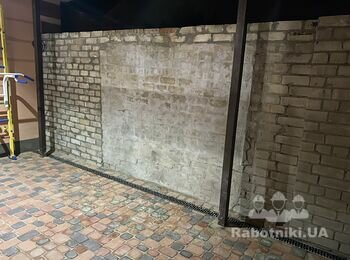 Кладка паркану