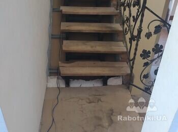 Закончить работу деревянной лестницы 16 шт. и две площадки