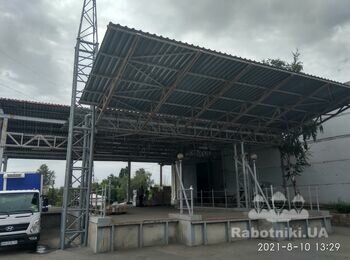 Покраска металлоконструкций навесов, козырьков рамп складов.
