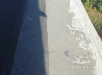 Закрепить крышки с профлиста на парапет
