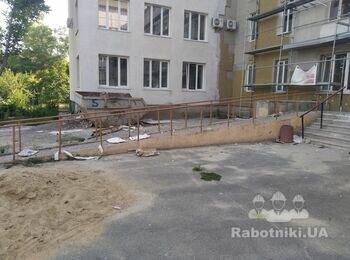 Потрібні люди терміново закінчити фасад