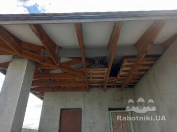 Підшиваючи звисів даху сайдингом