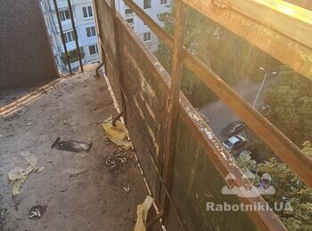 Заложить перила на 2х балконах газоблоком