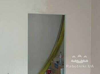 Подогнать, покрасить и установить жалюзийные двери